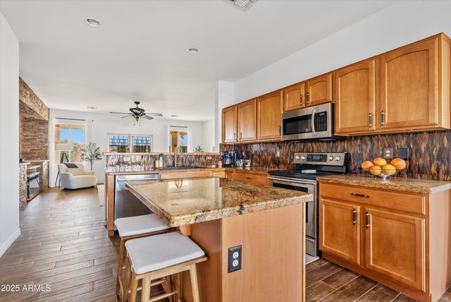 3201 E GLENEAGLE Drive, Chandler, AZ 85249