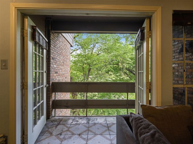 9801 Royal Lane 702, Dallas, TX 75231