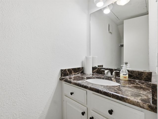 9801 Royal Lane 702, Dallas, TX 75231