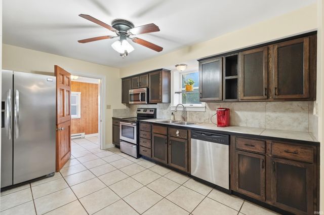 218 Clingerman Avenue, Churubusco, IN 46723