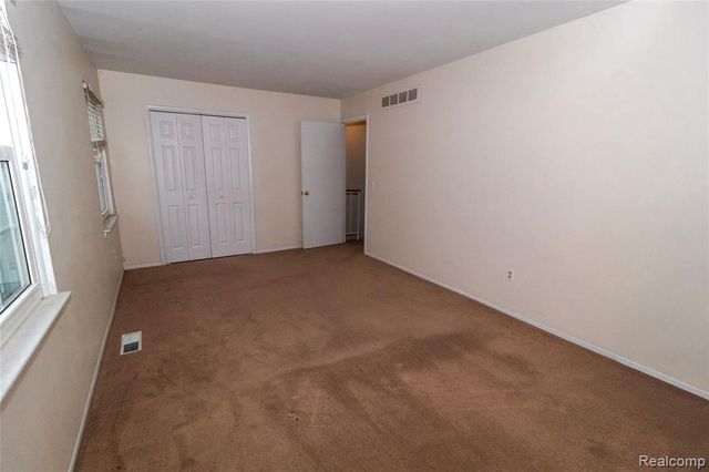 220 Aqueduct Drive 80, Walled Lake, MI 48390