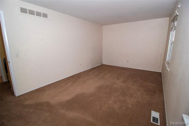 220 Aqueduct Drive 80, Walled Lake, MI 48390