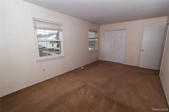 220 Aqueduct Drive 80, Walled Lake, MI 48390