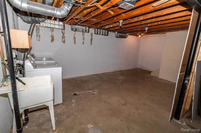 220 Aqueduct Drive 80, Walled Lake, MI 48390