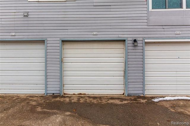 220 Aqueduct Drive 80, Walled Lake, MI 48390