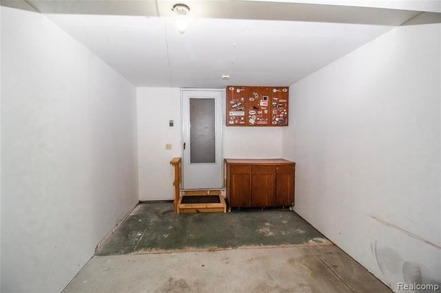 220 Aqueduct Drive 80, Walled Lake, MI 48390