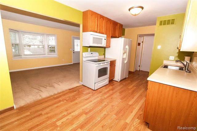 220 Aqueduct Drive 80, Walled Lake, MI 48390