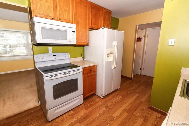 220 Aqueduct Drive 80, Walled Lake, MI 48390