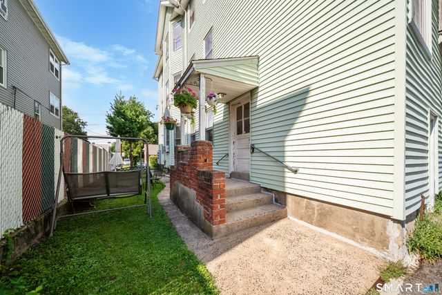 23 Thorniley Street, New Britain, CT 06051