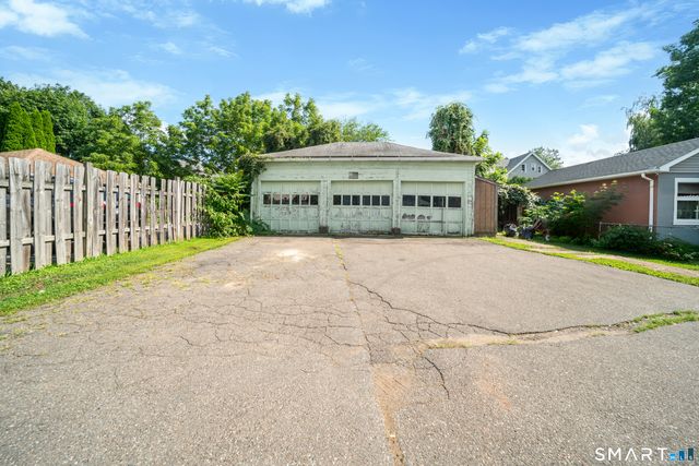 23 Thorniley Street, New Britain, CT 06051