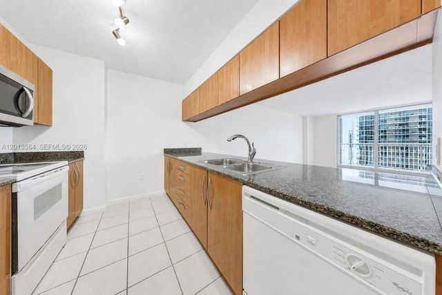1200 Brickell Bay Dr 3122, Miami, FL 33131