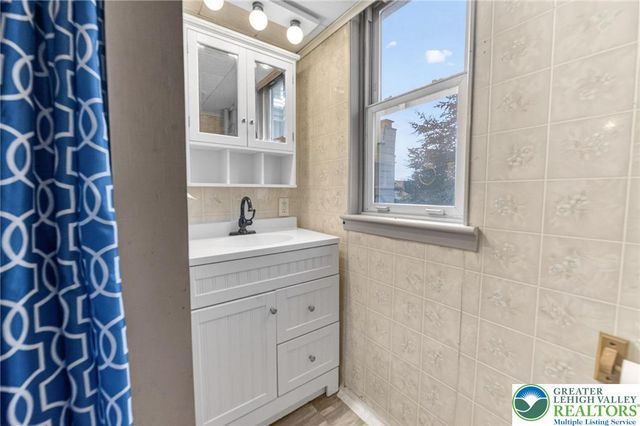 1604 Newport Avenue, Northampton Boro, PA 18067