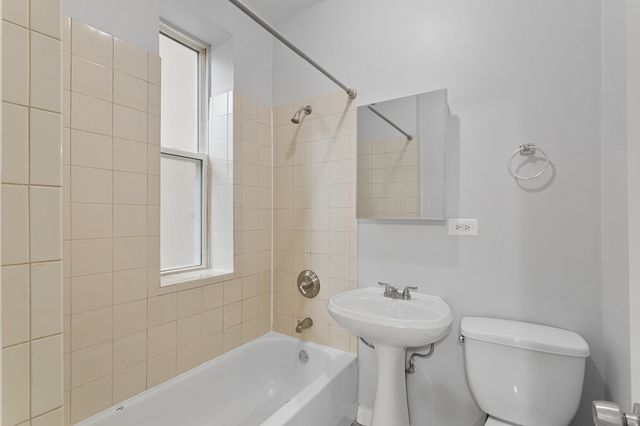 1456 W fargo Avenue 101, Chicago, IL 60626