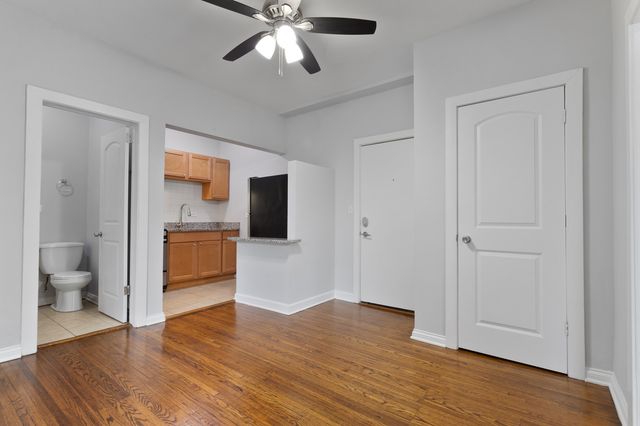 1456 W fargo Avenue 101, Chicago, IL 60626