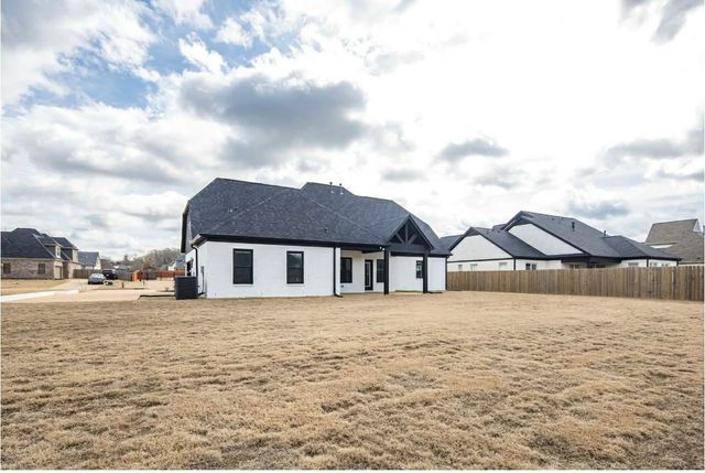 100 JAMES CV, Oakland, TN 38060