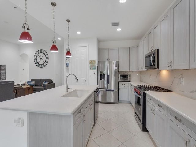 8330 Summer Lake Drive, Vero Beach, FL 32967