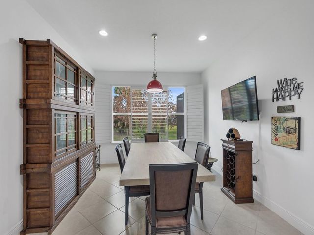 8330 Summer Lake Drive, Vero Beach, FL 32967