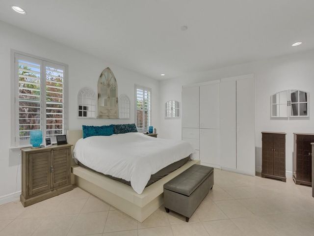 8330 Summer Lake Drive, Vero Beach, FL 32967