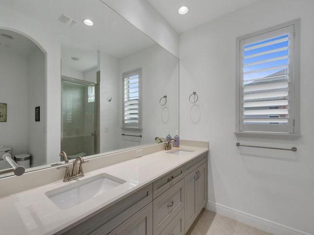 8330 Summer Lake Drive, Vero Beach, FL 32967