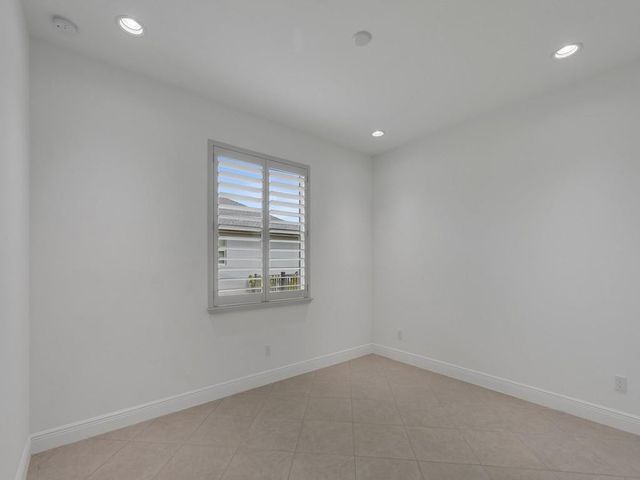 8330 Summer Lake Drive, Vero Beach, FL 32967