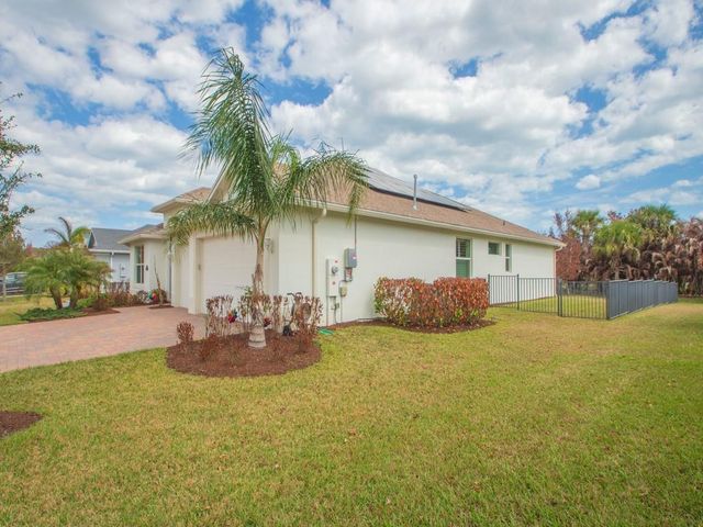 8330 Summer Lake Drive, Vero Beach, FL 32967