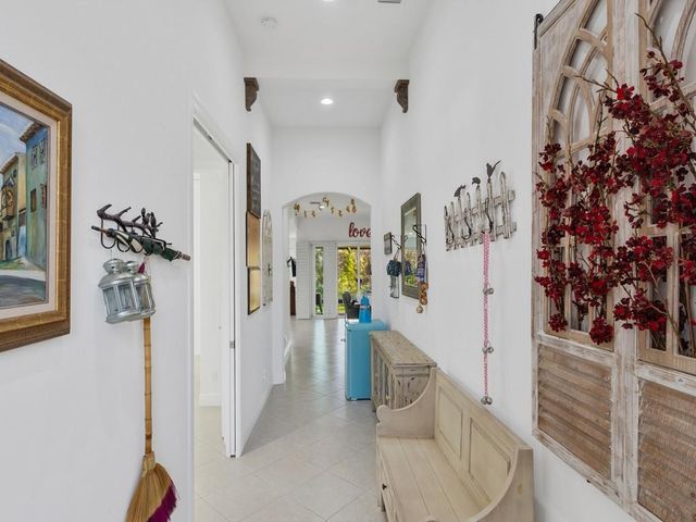 8330 Summer Lake Drive, Vero Beach, FL 32967