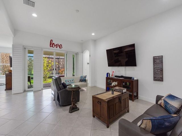 8330 Summer Lake Drive, Vero Beach, FL 32967