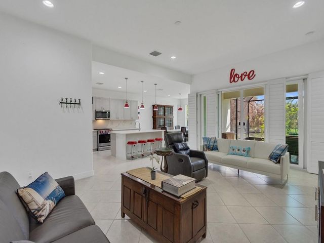 8330 Summer Lake Drive, Vero Beach, FL 32967