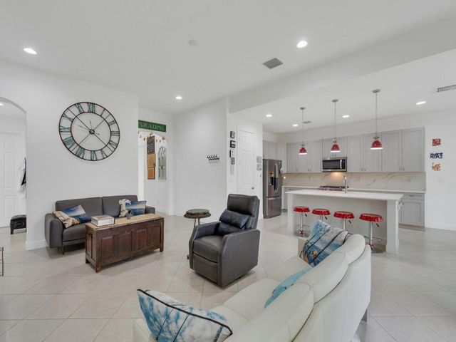 8330 Summer Lake Drive, Vero Beach, FL 32967