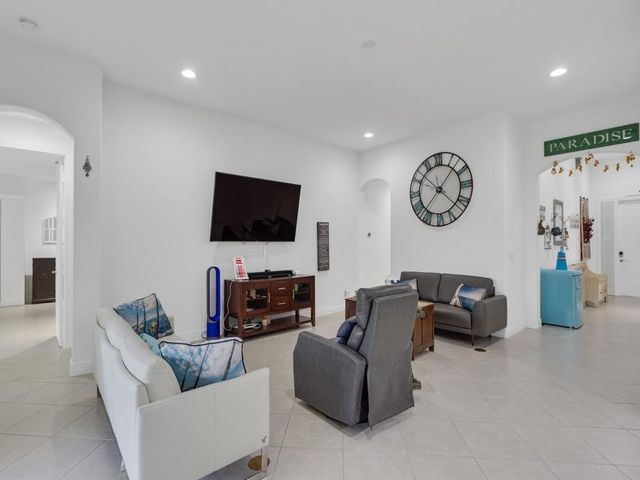 8330 Summer Lake Drive, Vero Beach, FL 32967