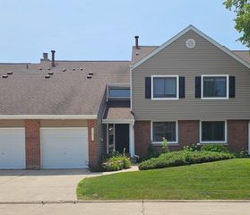 964 Harvest Circle 964, Buffalo Grove, IL 60089