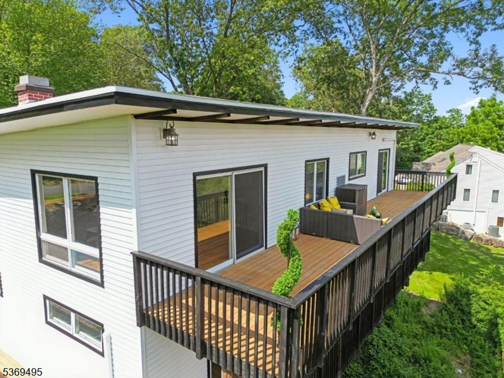49 Chilhowie Dr, Kinnelon Boro, NJ 07405