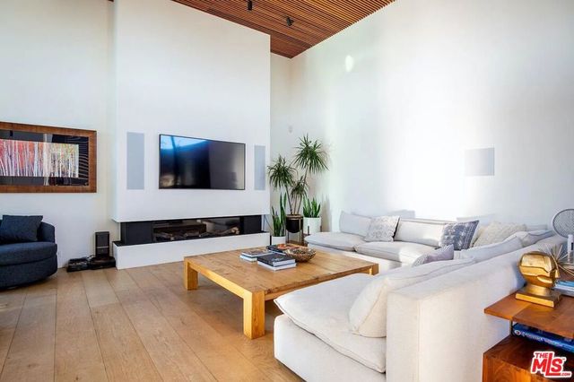 3715 Wasatch Avenue, Los Angeles, CA 90066