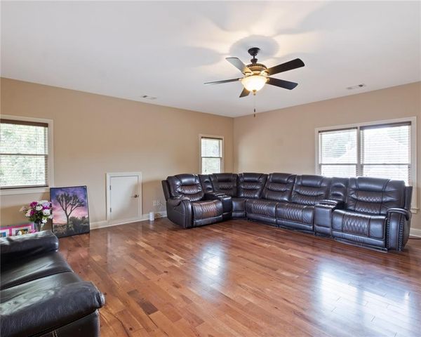 1255 McMinn Way, Snellville, GA 30078