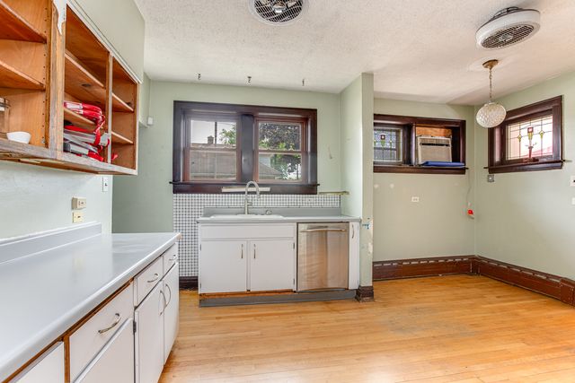 7047 N 26TH Parkway, Berwyn, IL 60402