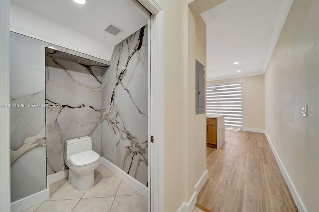 17620 NW 73rd Avenue 20517, Hialeah, FL 33015