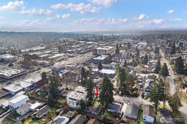 920 N 101st St, Seattle, WA 98133