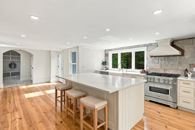 6 Foster St, Littleton, MA 01460