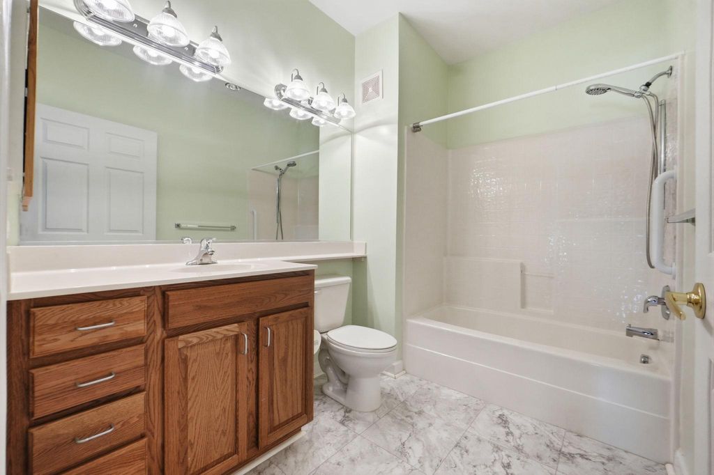 Image 17 of property listing at 120 BURGESS HILL WAY #115, Frederick, MD 21702