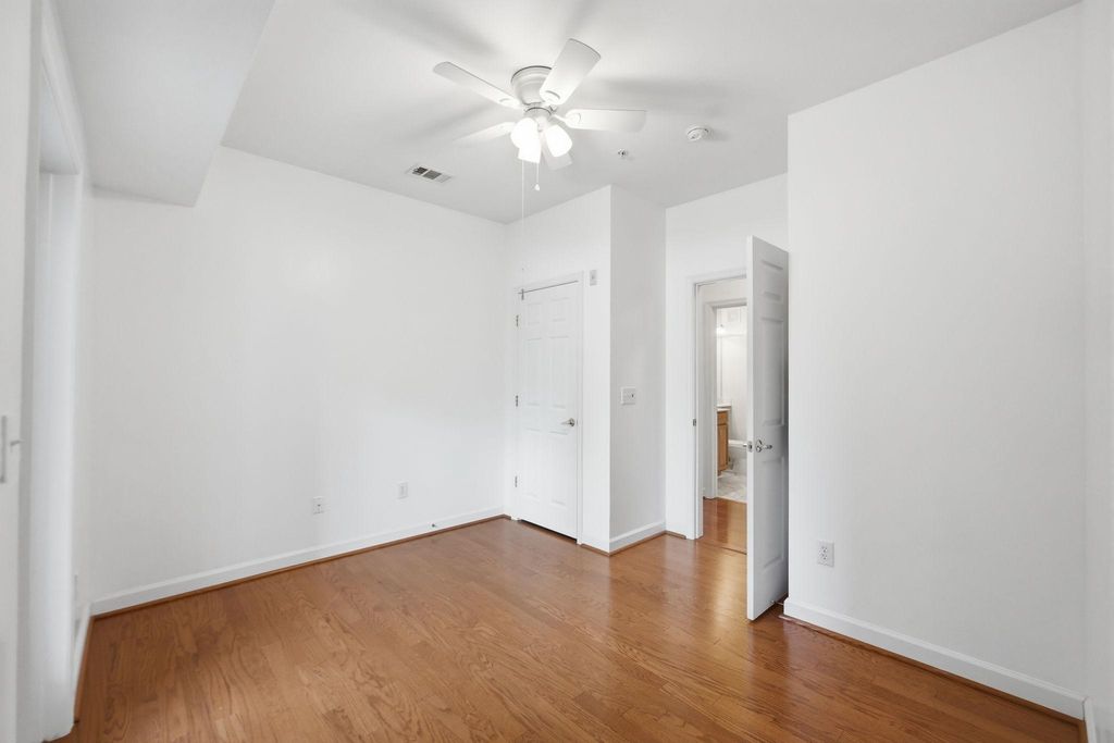 Image 18 of property listing at 120 BURGESS HILL WAY #115, Frederick, MD 21702