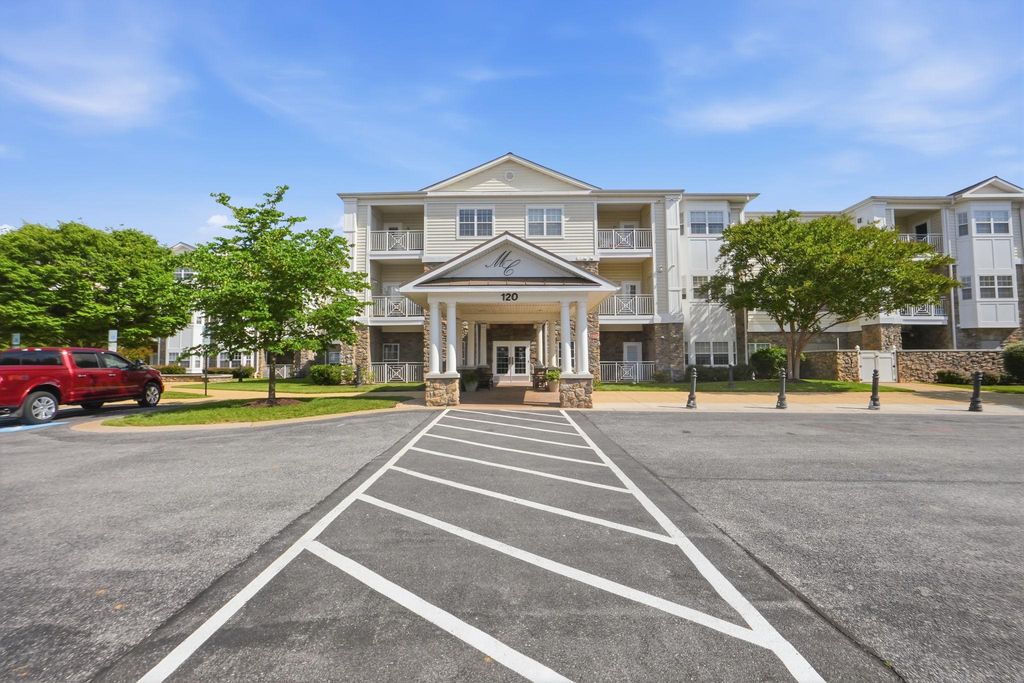 Image 3 of property listing at 120 BURGESS HILL WAY #115, Frederick, MD 21702