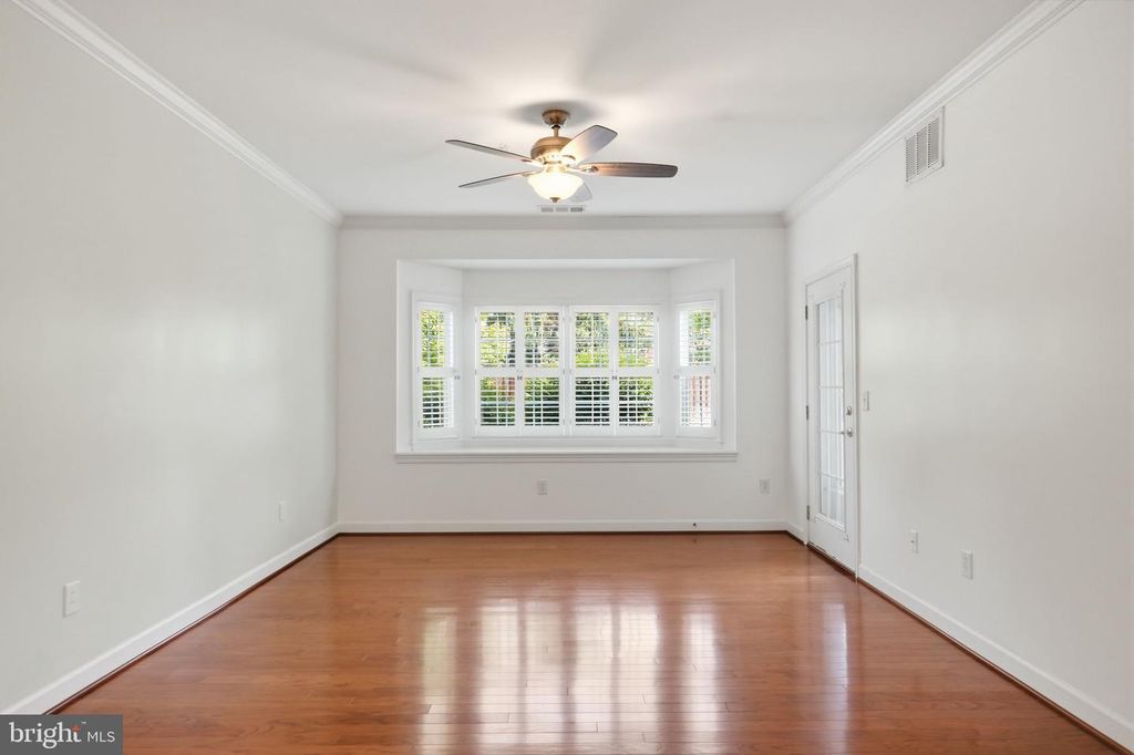 Image 8 of property listing at 120 BURGESS HILL WAY #115, Frederick, MD 21702