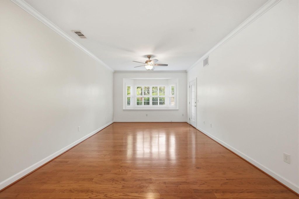 Image 9 of property listing at 120 BURGESS HILL WAY #115, Frederick, MD 21702
