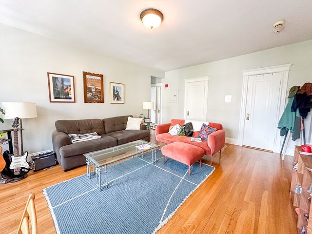 856 Massachusetts Ave 8, Cambridge, MA 02139