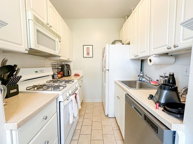 856 Massachusetts Ave 8, Cambridge, MA 02139