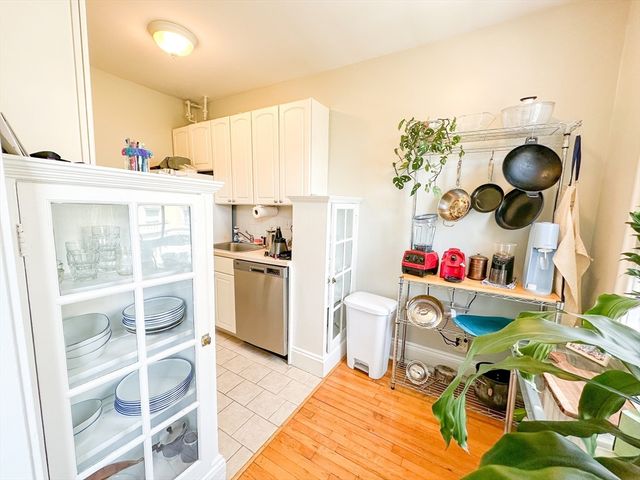 856 Massachusetts Ave 8, Cambridge, MA 02139