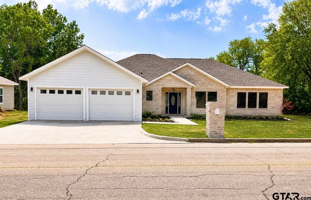 1400 E 1st St., Mt Pleasant, TX 75455
