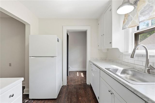 401 E 63rd Terrace, Kansas City, MO 64110