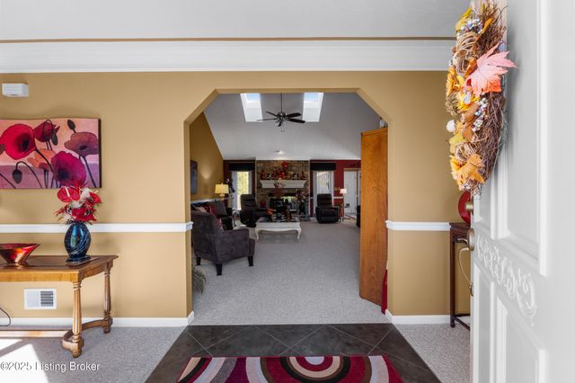 360 Rockcastle Villa Dr, Shepherdsville, KY 40165