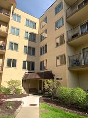 6433 W Belle Plaine Avenue 209, Chicago, IL 60634